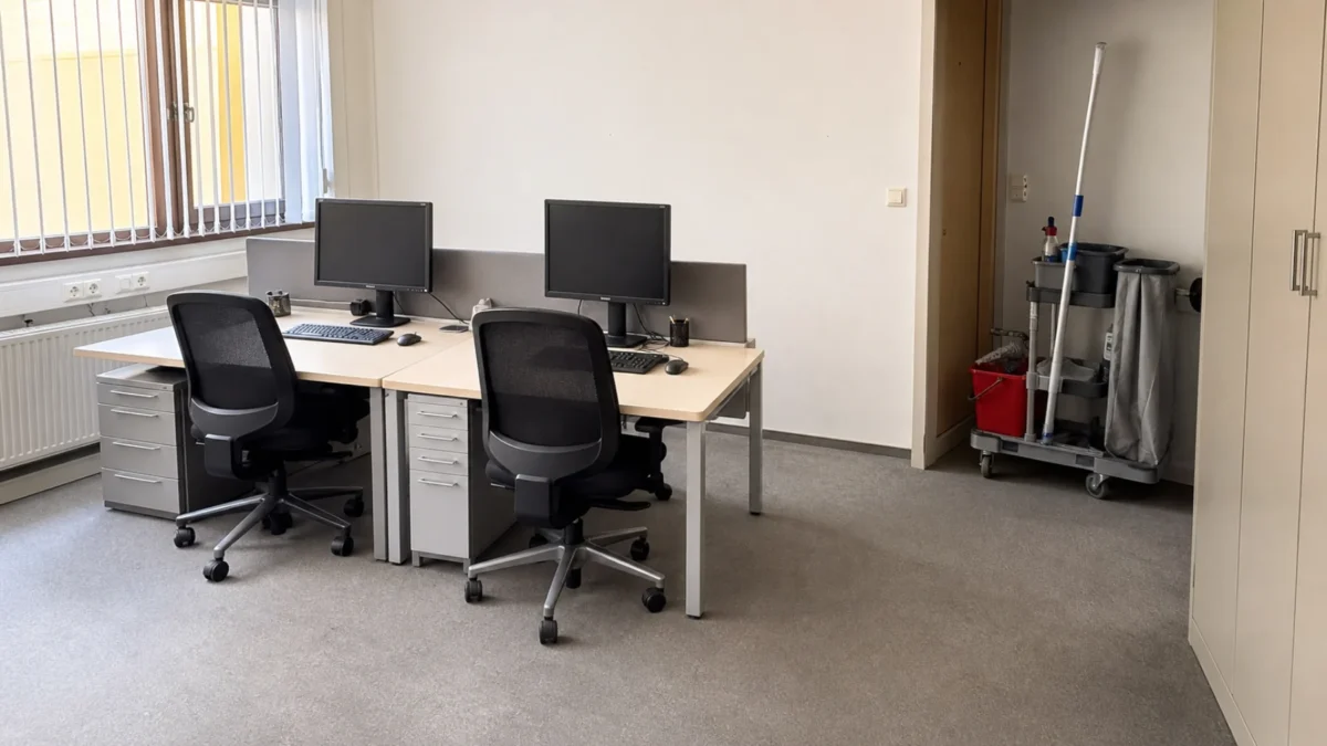 Büro voll, Reinigung läuft: Tagesreinigung ohne Slalom und Stress 1 Abgestimmte Büroreinigung während des laufenden Betriebs