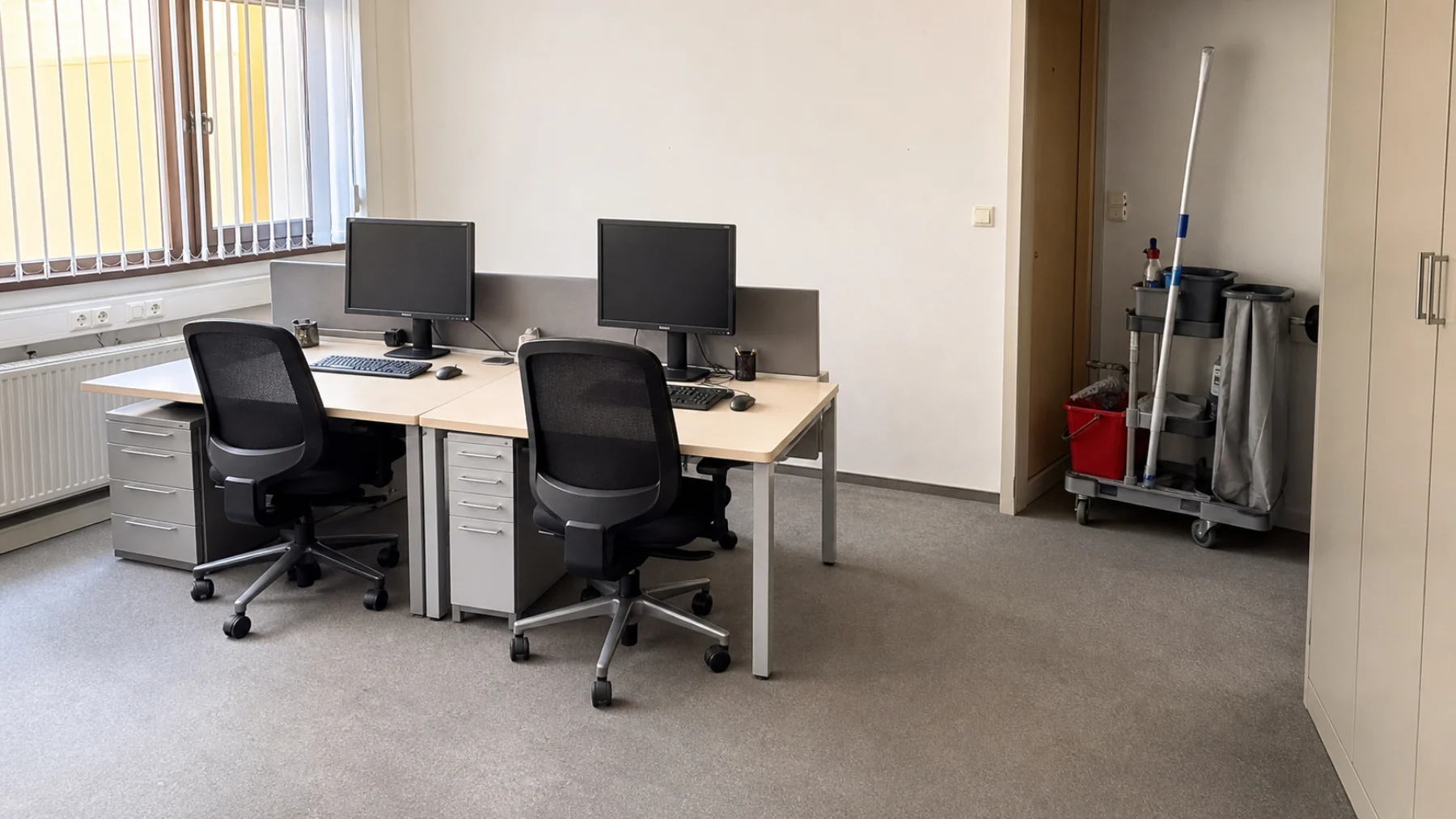 Büro voll, Reinigung läuft: Tagesreinigung ohne Slalom und Stress 1 Abgestimmte Büroreinigung während des laufenden Betriebs