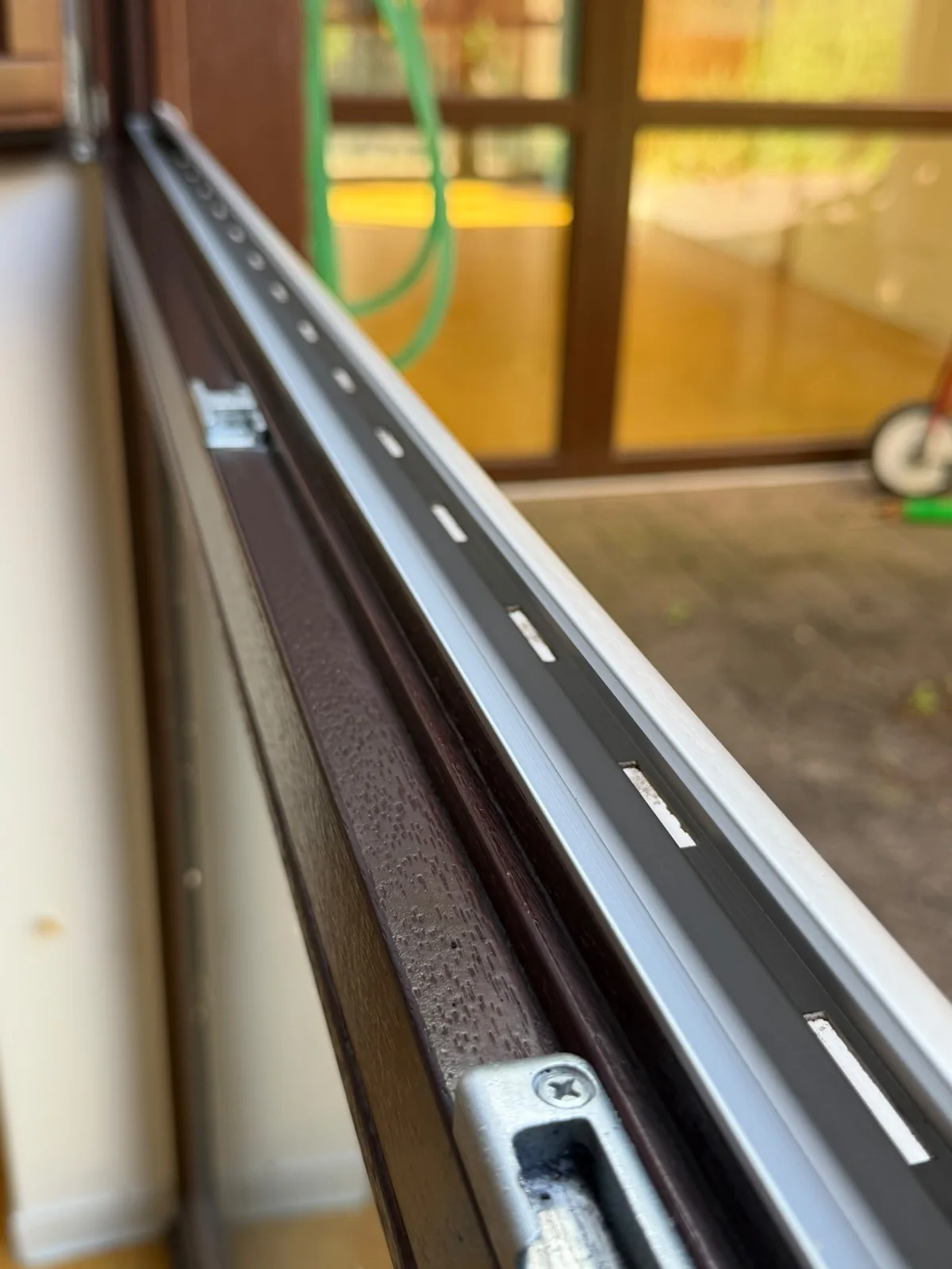 Gereinigter Fensterfalz nach der Reinigung