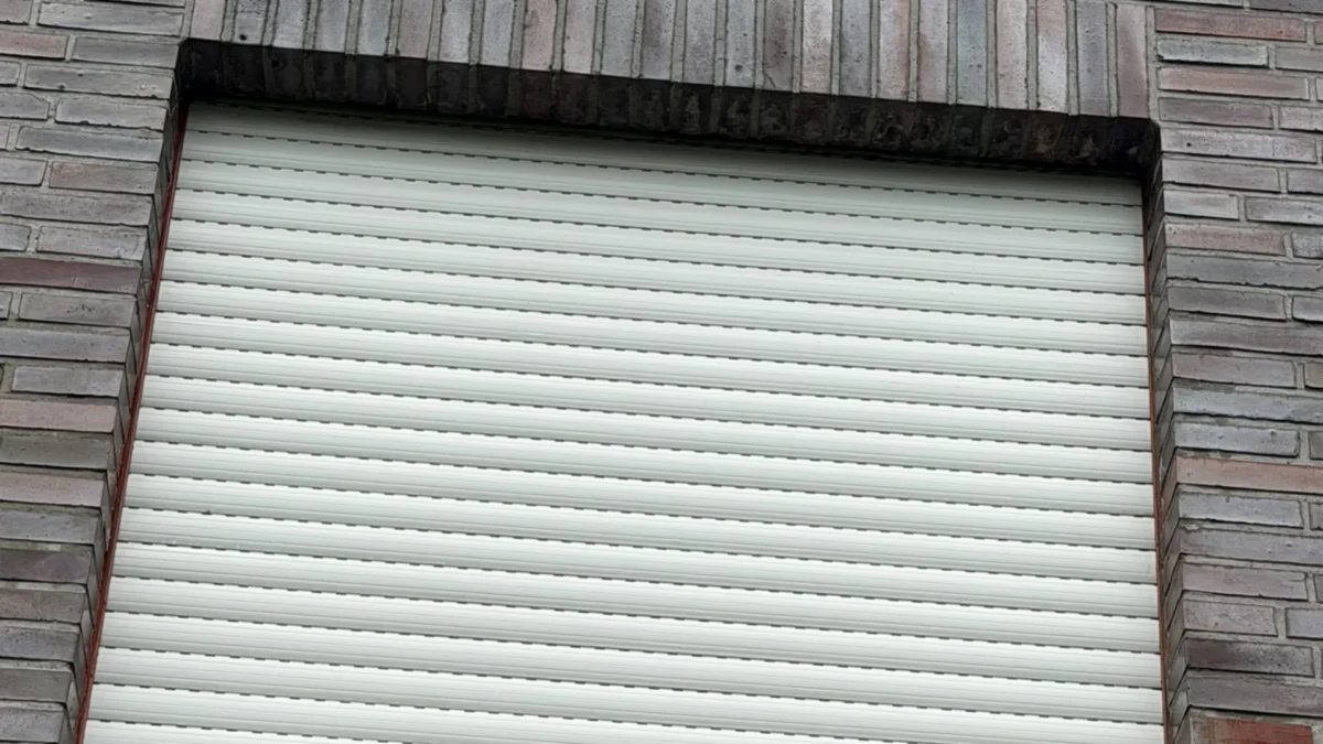 Gereinigte Rollladenlamellen nach der Reinigung