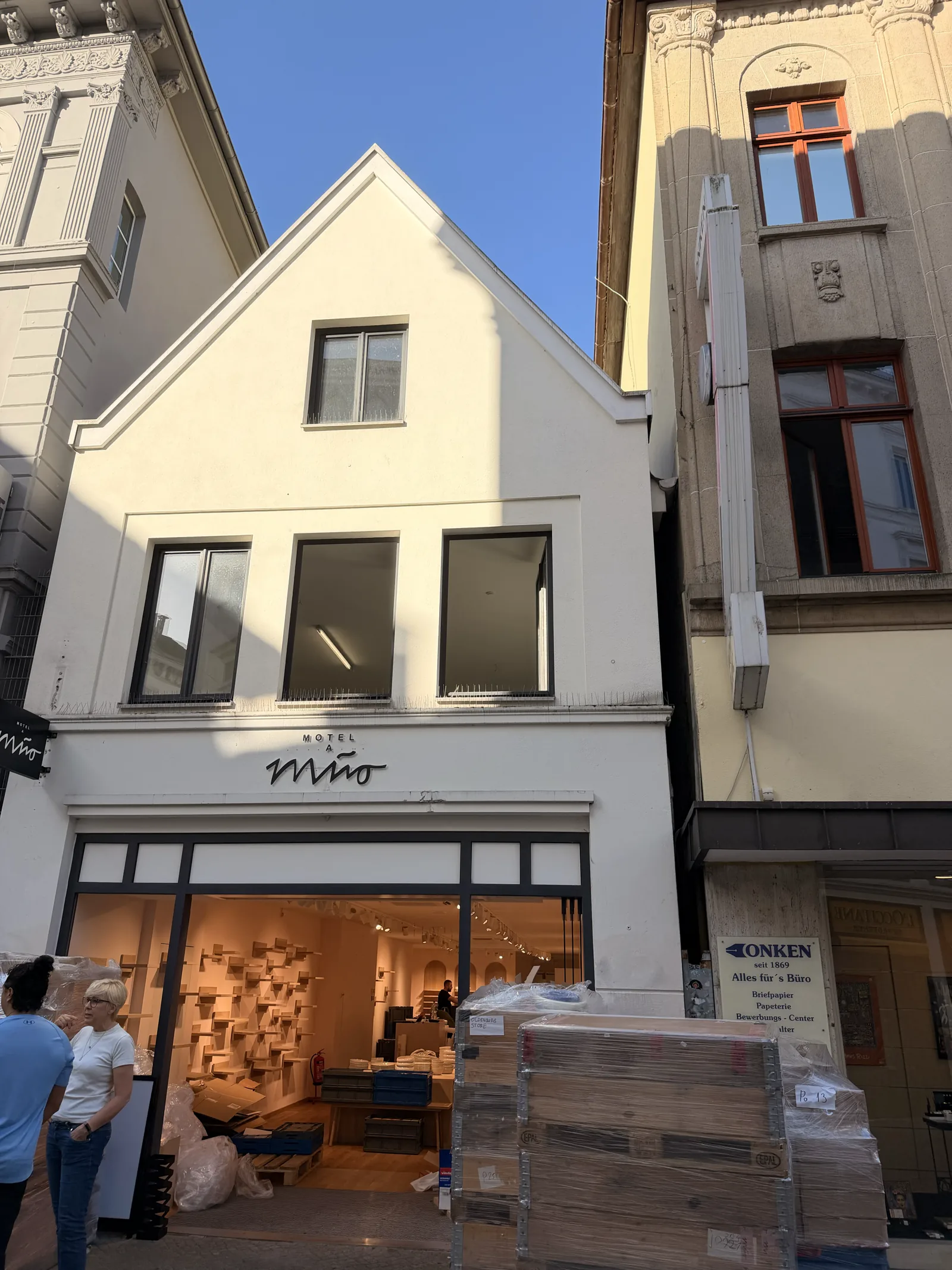 Motel a Miio in Oldenburg: Grundreinigung, Unterhalt und Glas aus einem Projekt 1 Filiale von Motel a Miio in Oldenburg während des Aufbaus.